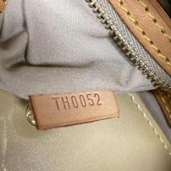 LOUIS VUITTON Reade MM Soft Beige Monogram Vernis - Handbag 220-061225 - Picture 9 of 11